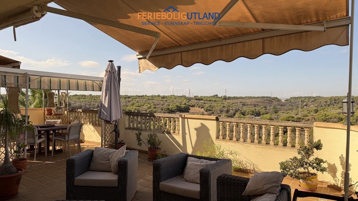 5 sypialnia Willa na sprzedaż w La Zenia z basenem garażem - 635 000 € (Ref: 10077038)