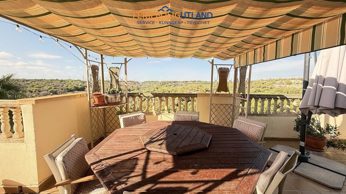 5 sypialnia Willa na sprzedaż w La Zenia z basenem garażem - 635 000 € (Ref: 10077038)