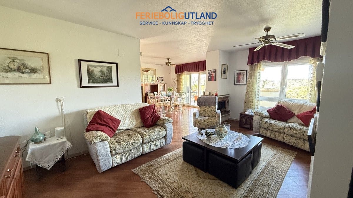 5 sypialnia Willa na sprzedaż w La Zenia z basenem garażem - 635 000 € (Ref: 10077038)