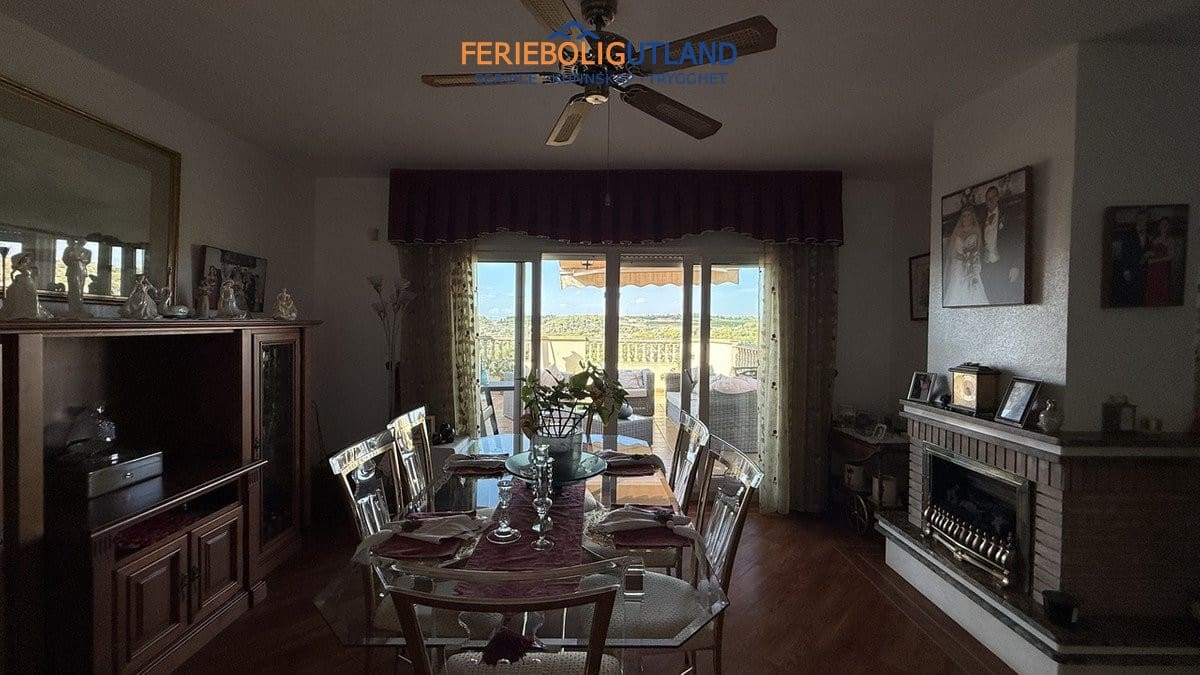 5 sypialnia Willa na sprzedaż w La Zenia z basenem garażem - 635 000 € (Ref: 10077038)
