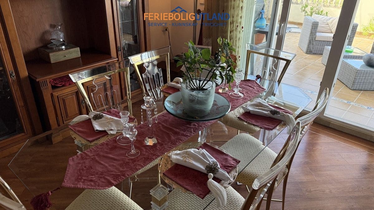 5 sypialnia Willa na sprzedaż w La Zenia z basenem garażem - 635 000 € (Ref: 10077038)