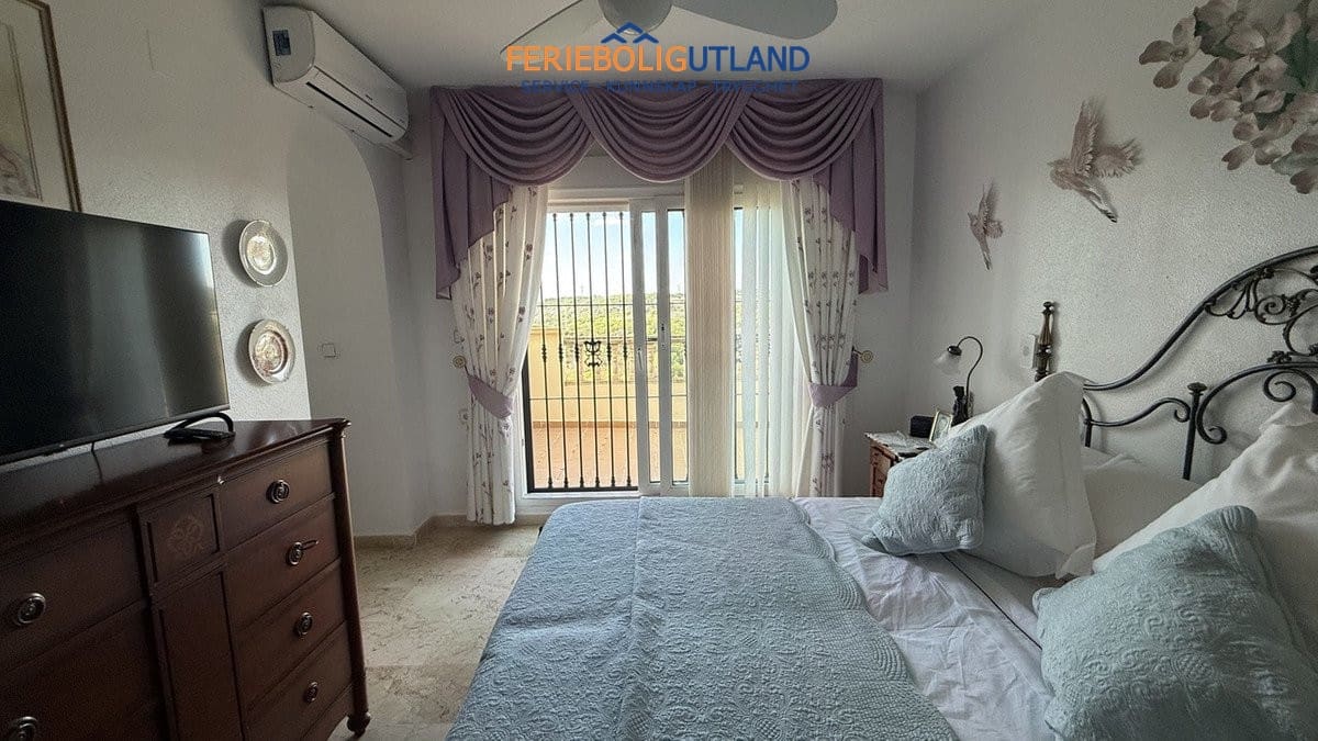 5 sypialnia Willa na sprzedaż w La Zenia z basenem garażem - 635 000 € (Ref: 10077038)