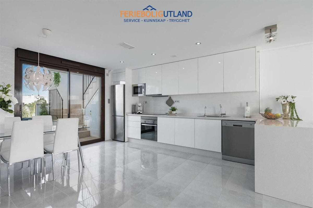 2 bedroom Penthouse for sale in Pilar de la Horadada with pool garage - € 349,000 (Ref: 10077039)