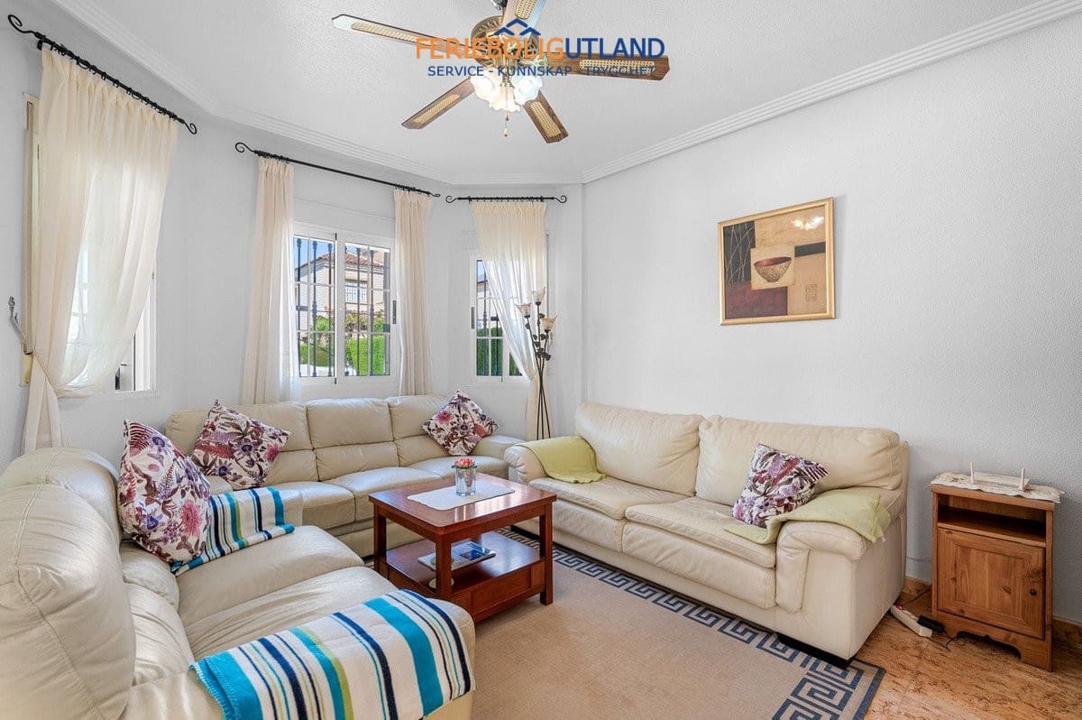 3 soveværelse Villa til salg i El Raso med swimmingpool garage - € 290.000 (Ref: 10078780)