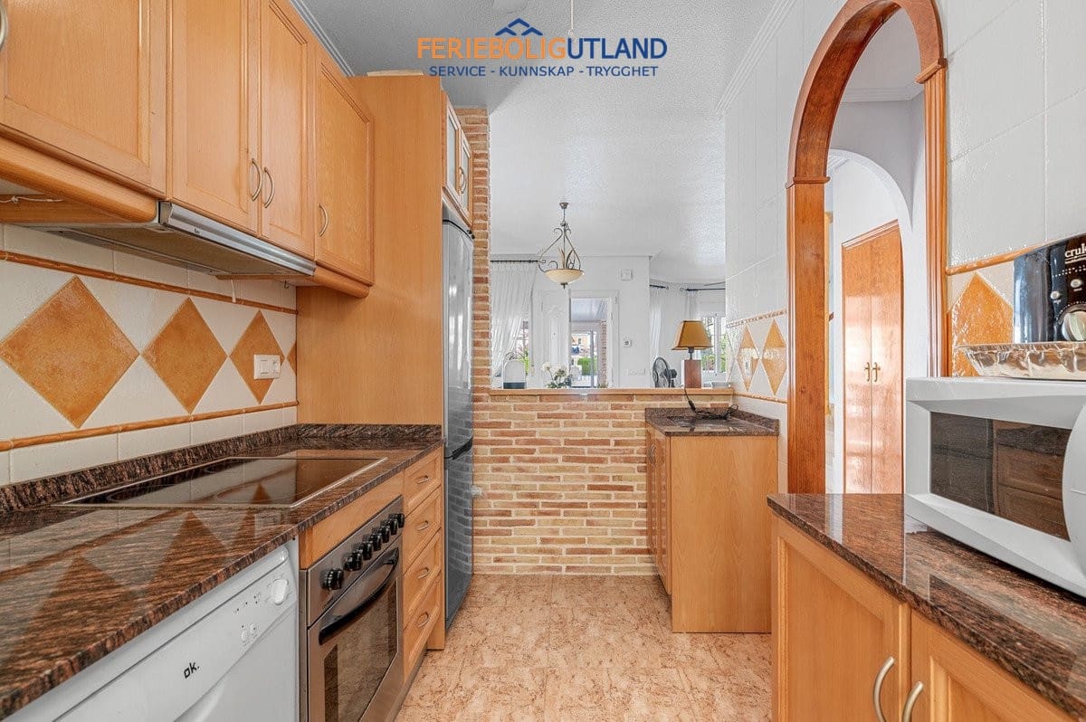 3 soveværelse Villa til salg i El Raso med swimmingpool garage - € 290.000 (Ref: 10078780)