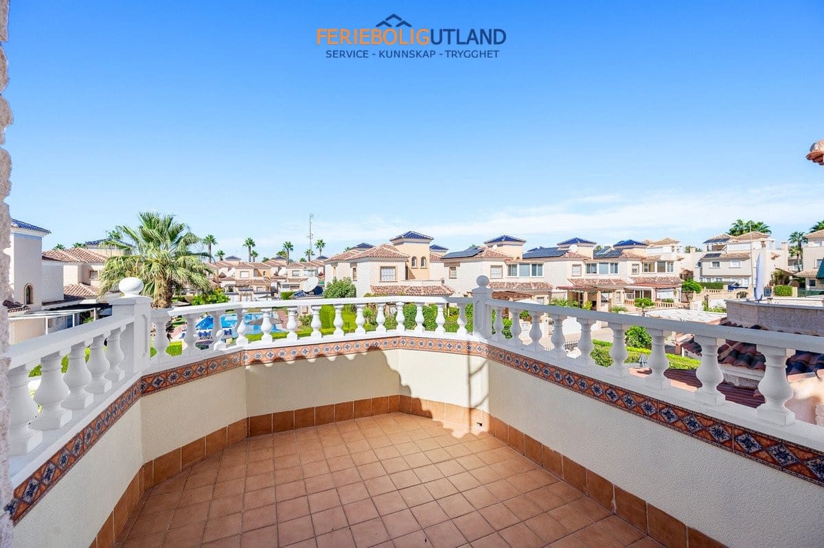 3 soveværelse Villa til salg i El Raso med swimmingpool garage - € 290.000 (Ref: 10078780)