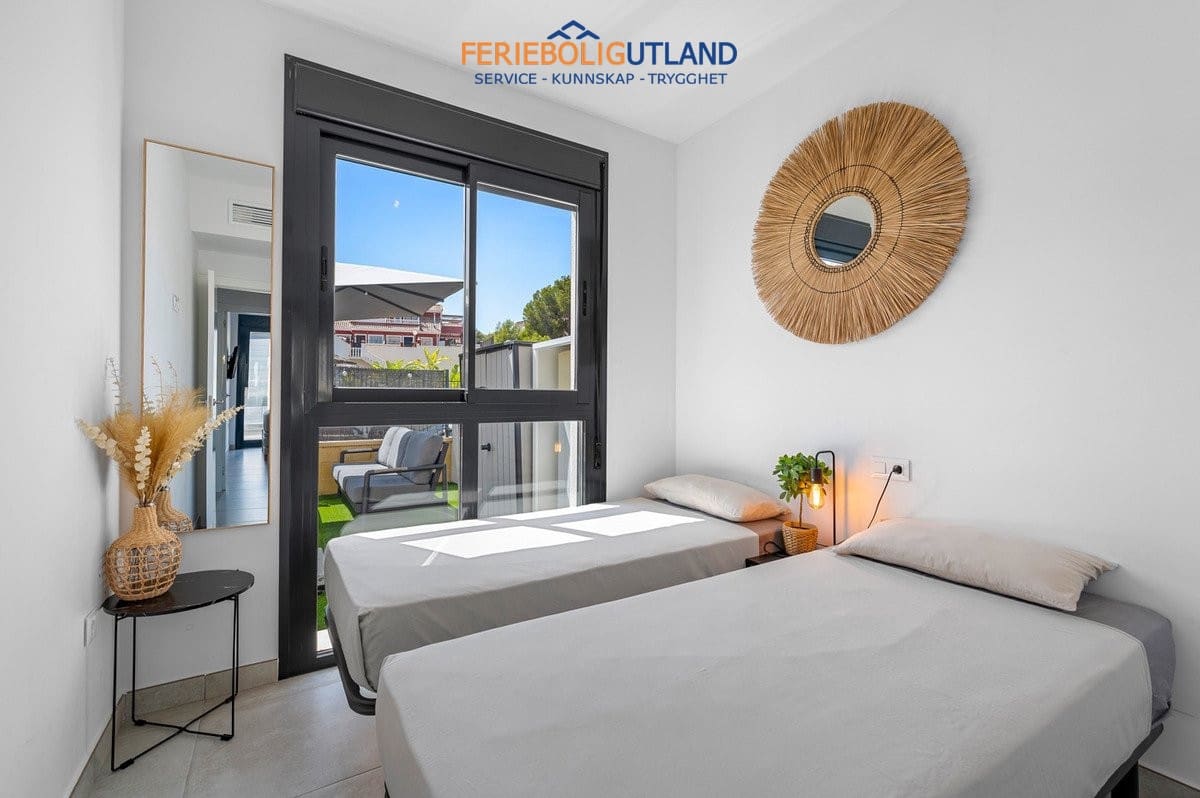 2 bedroom Apartment for sale in Villamartin with pool garage - € 279,000 (Ref: 10078781)