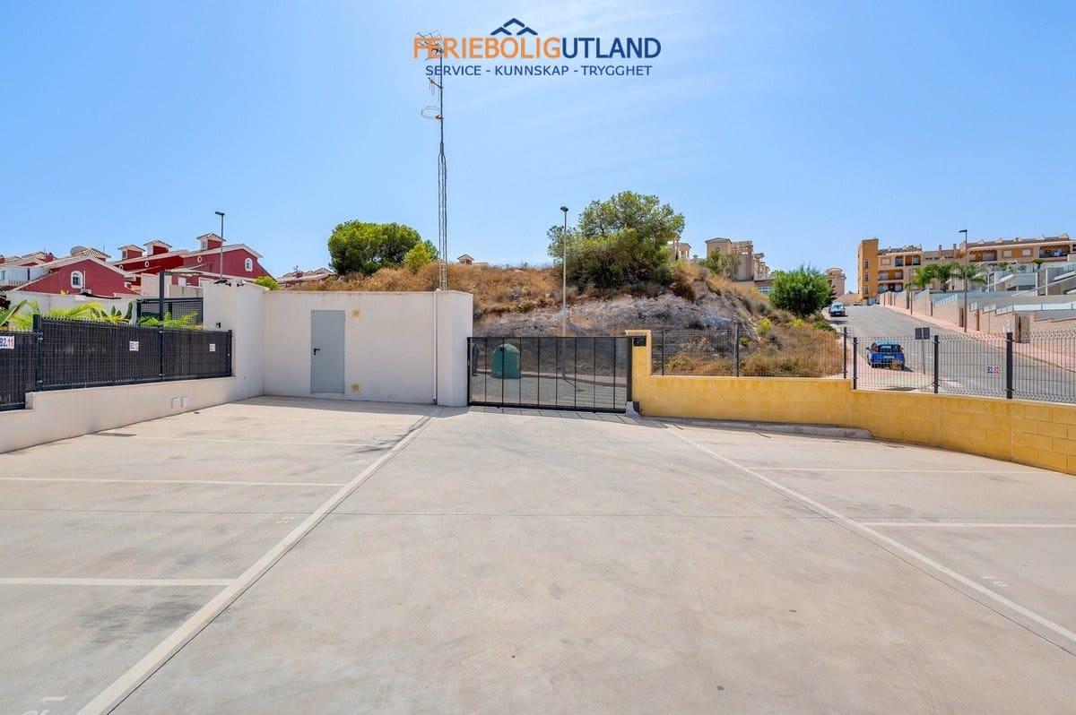 2 bedroom Apartment for sale in Villamartin with pool garage - € 279,000 (Ref: 10078781)