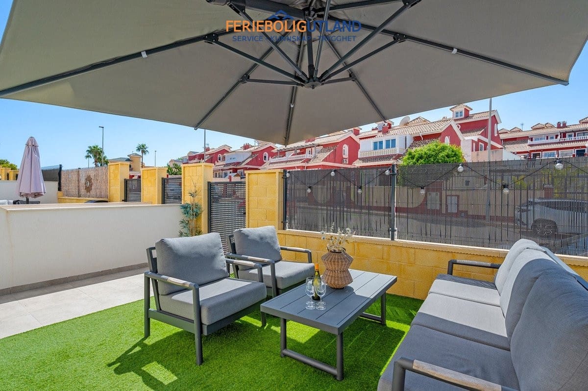 2 bedroom Apartment for sale in Villamartin with pool garage - € 279,000 (Ref: 10078781)