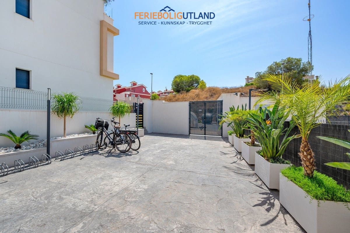 2 bedroom Apartment for sale in Villamartin with pool garage - € 279,000 (Ref: 10078781)