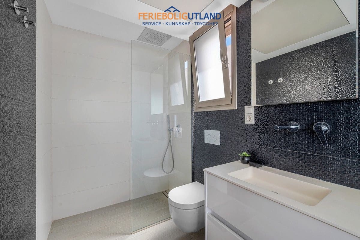 3 slaapkamer Villa te koop in Villamartin met zwembad garage - € 429.000 (Ref: 10078782)