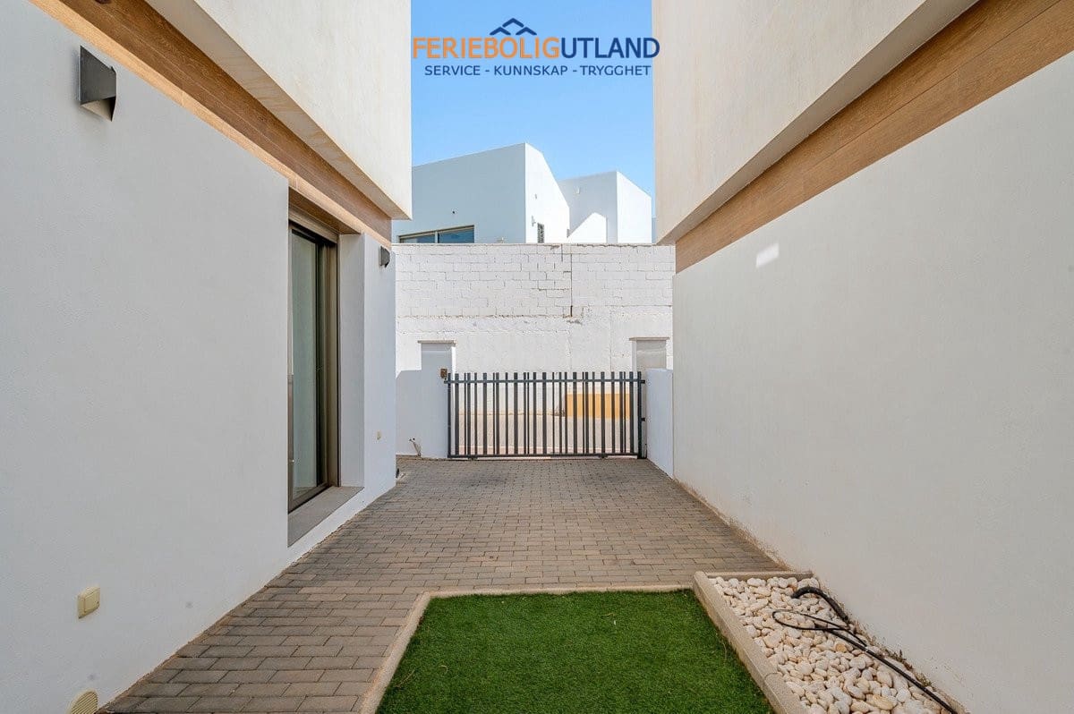 3 slaapkamer Villa te koop in Villamartin met zwembad garage - € 429.000 (Ref: 10078782)