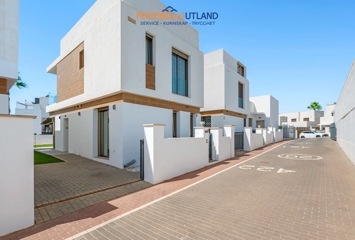 3 slaapkamer Villa te koop in Villamartin met zwembad garage - € 429.000 (Ref: 10078782)