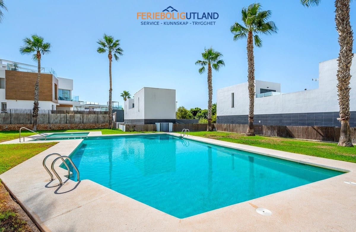 3 slaapkamer Villa te koop in Villamartin met zwembad garage - € 429.000 (Ref: 10078782)