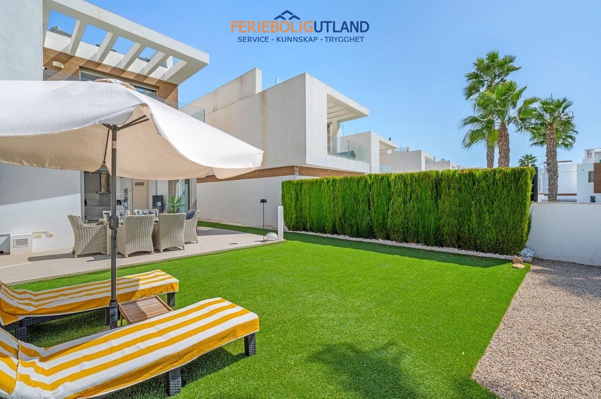 3 slaapkamer Villa te koop in Villamartin met zwembad garage - € 429.000 (Ref: 10078782)