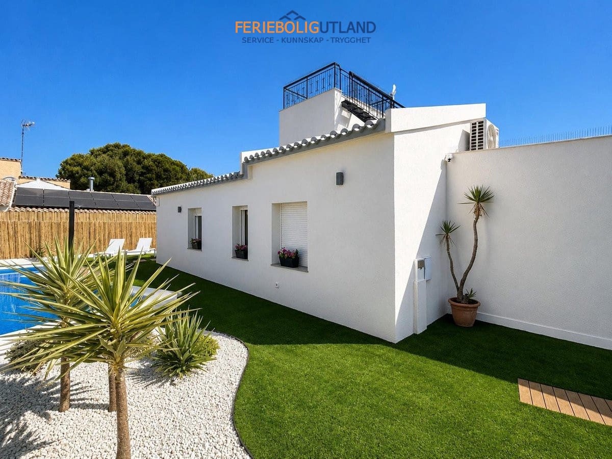 Pareado de 4 habitaciones en Orihuela Costa en venta con piscina garaje - 749.000 € (Ref: 10078999)