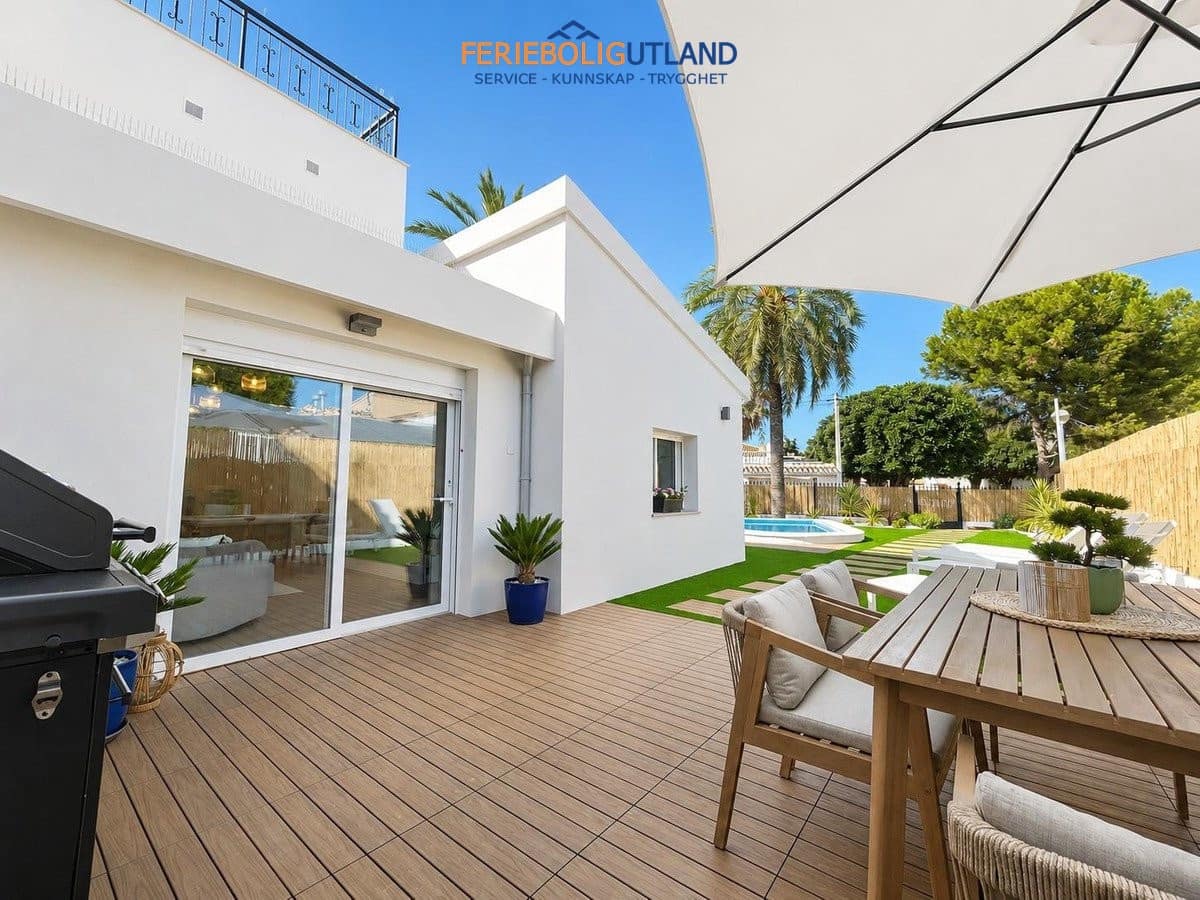 Pareado de 4 habitaciones en Orihuela Costa en venta con piscina garaje - 749.000 € (Ref: 10078999)
