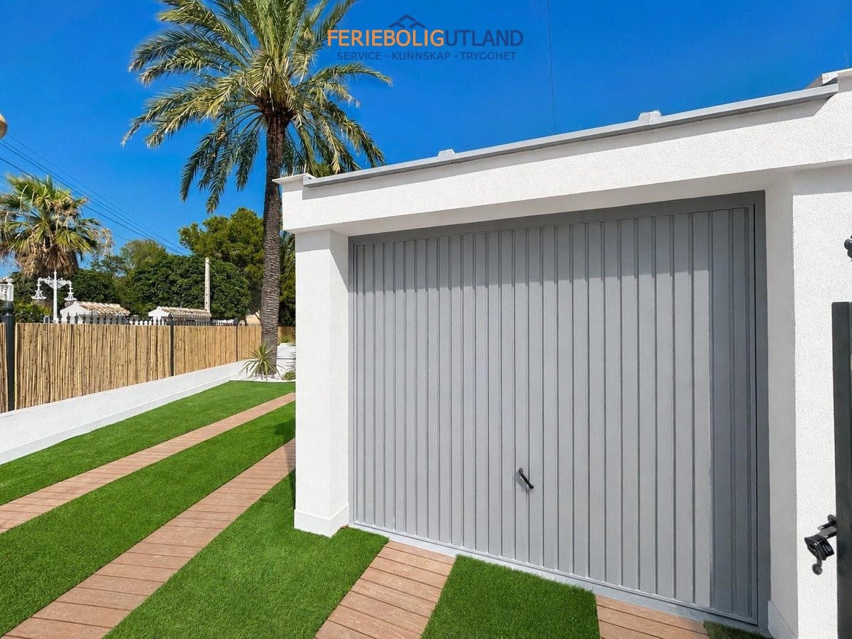 Pareado de 4 habitaciones en Orihuela Costa en venta con piscina garaje - 749.000 € (Ref: 10078999)