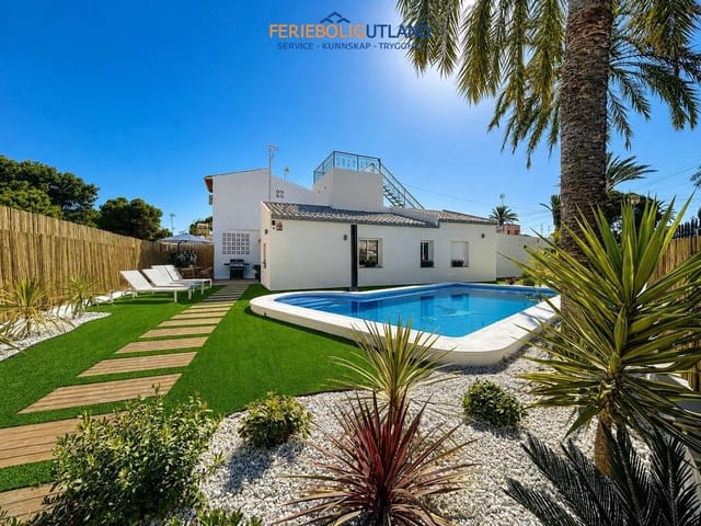 Pareado de 4 habitaciones en Punta Prima, Orihuela en venta con piscina garaje - 749.000 € (Ref: 10078999)