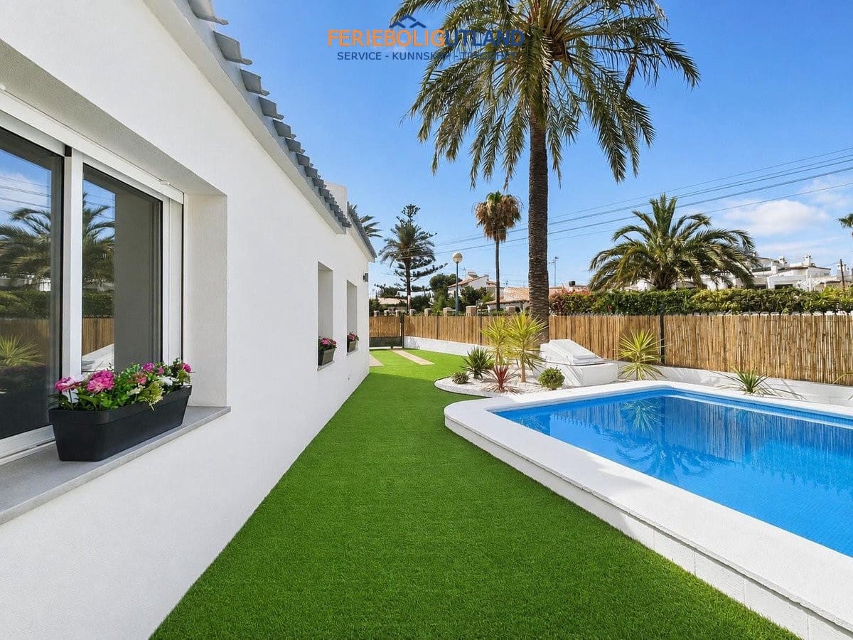 Pareado de 4 habitaciones en Orihuela Costa en venta con piscina garaje - 749.000 € (Ref: 10078999)