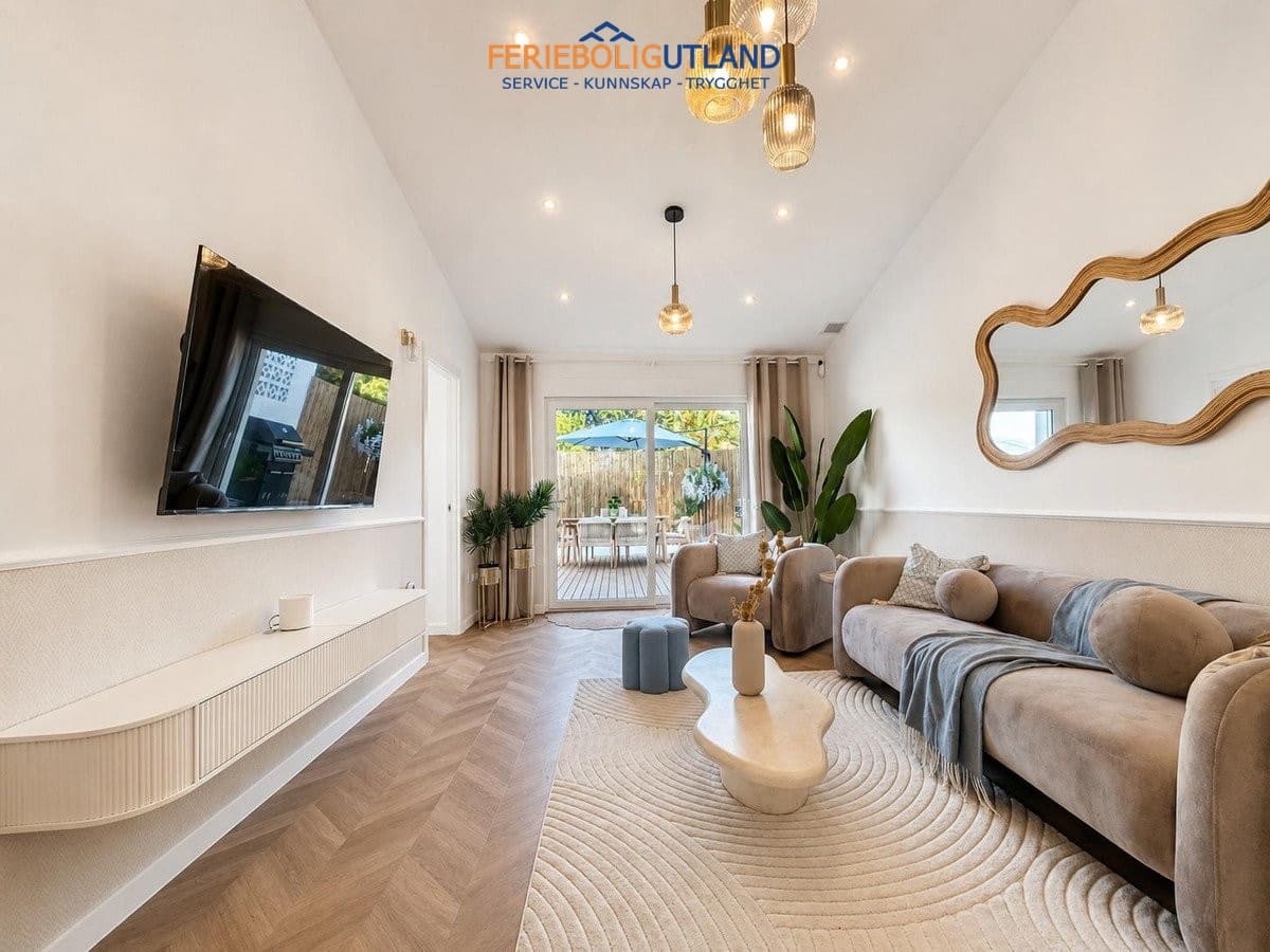Pareado de 4 habitaciones en Orihuela Costa en venta con piscina garaje - 749.000 € (Ref: 10078999)