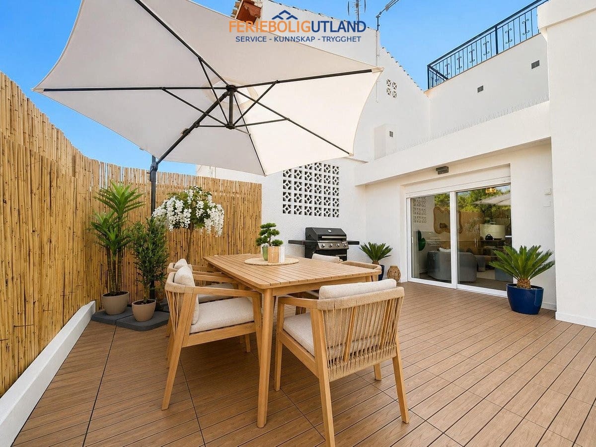 Pareado de 4 habitaciones en Orihuela Costa en venta con piscina garaje - 749.000 € (Ref: 10078999)
