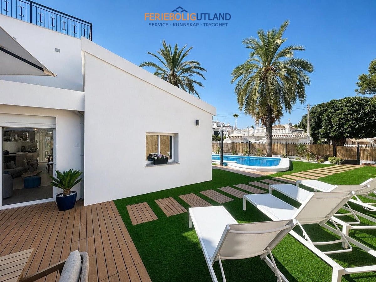 Pareado de 4 habitaciones en Orihuela Costa en venta con piscina garaje - 749.000 € (Ref: 10078999)