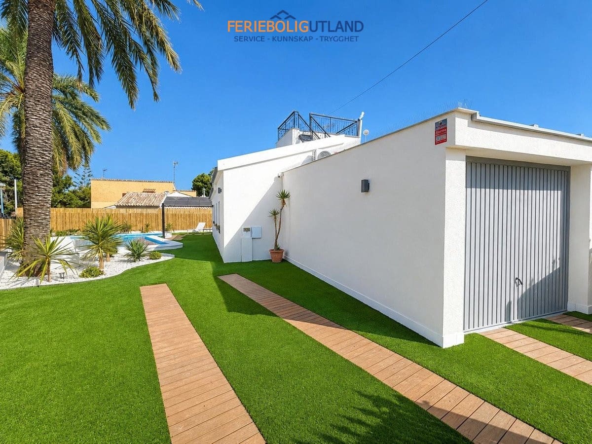 Pareado de 4 habitaciones en Orihuela Costa en venta con piscina garaje - 749.000 € (Ref: 10078999)