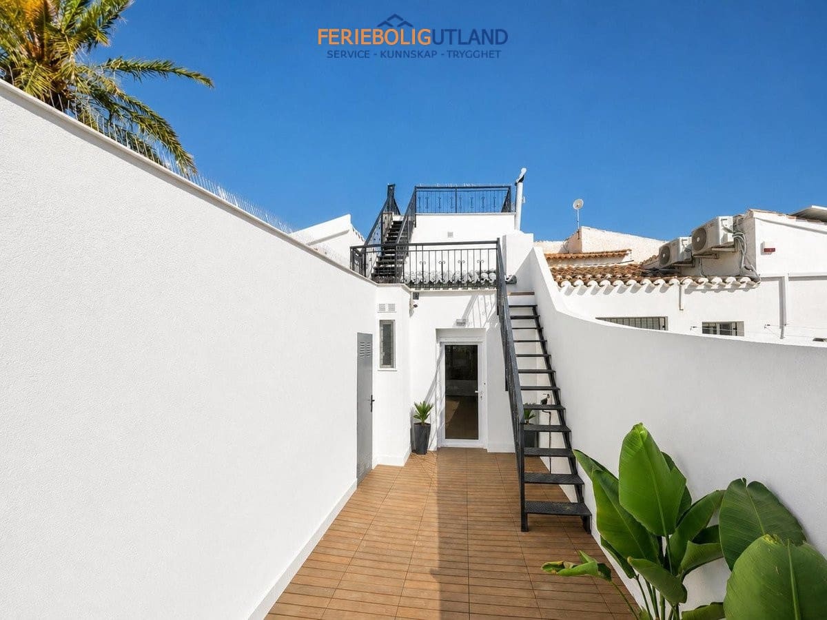 Pareado de 4 habitaciones en Orihuela Costa en venta con piscina garaje - 749.000 € (Ref: 10078999)