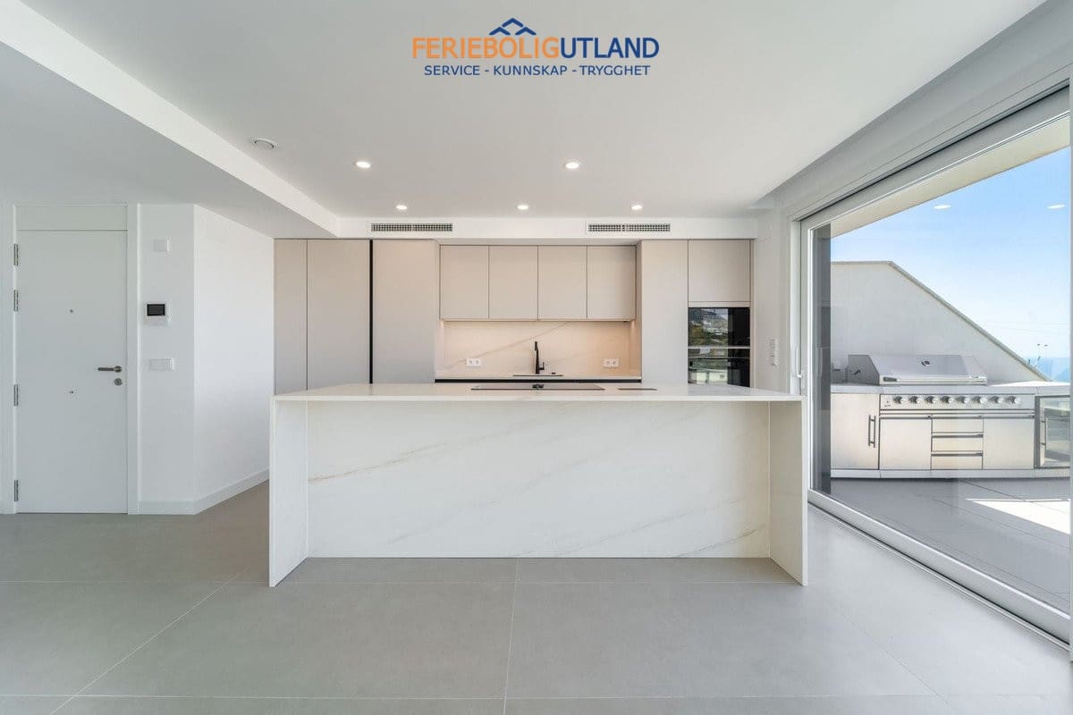 3 soveværelse Penthouse til salg i Fuengirola med swimmingpool garage - € 1.225.000 (Ref: 10079000)