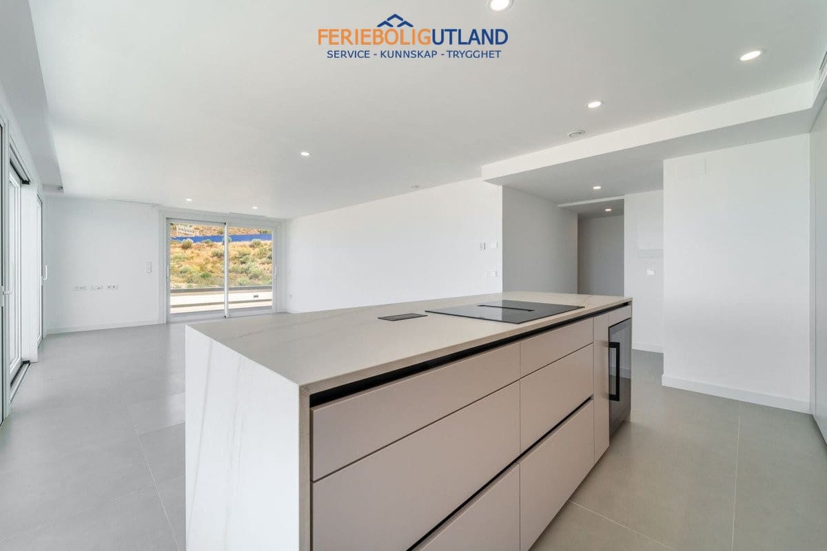 3 soveværelse Penthouse til salg i Fuengirola med swimmingpool garage - € 1.225.000 (Ref: 10079000)