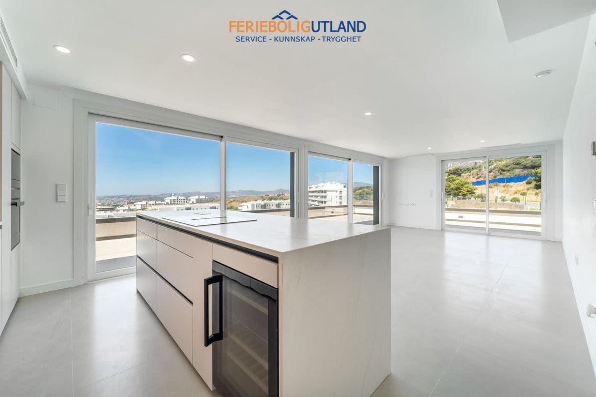 3 soveværelse Penthouse til salg i Fuengirola med swimmingpool garage - € 1.225.000 (Ref: 10079000)