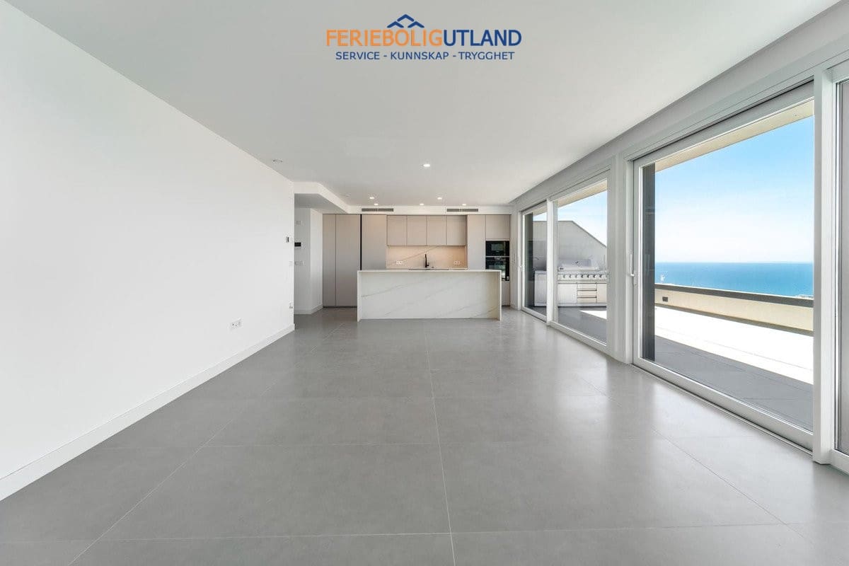 3 soveværelse Penthouse til salg i Fuengirola med swimmingpool garage - € 1.225.000 (Ref: 10079000)