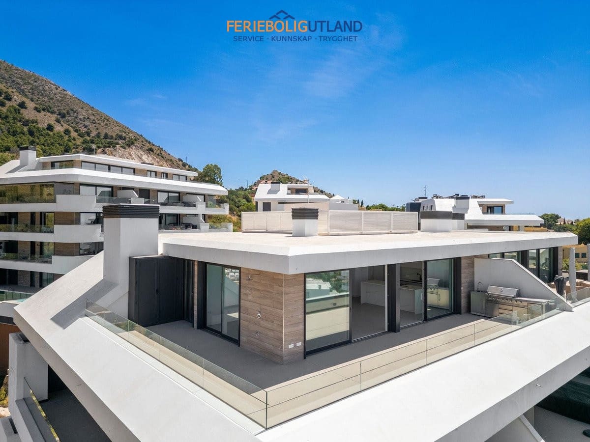 3 soveværelse Penthouse til salg i Fuengirola med swimmingpool garage - € 1.225.000 (Ref: 10079000)