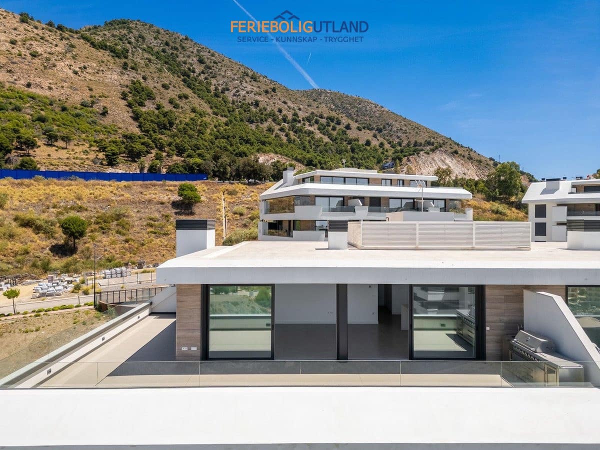 3 soveværelse Penthouse til salg i Fuengirola med swimmingpool garage - € 1.225.000 (Ref: 10079000)