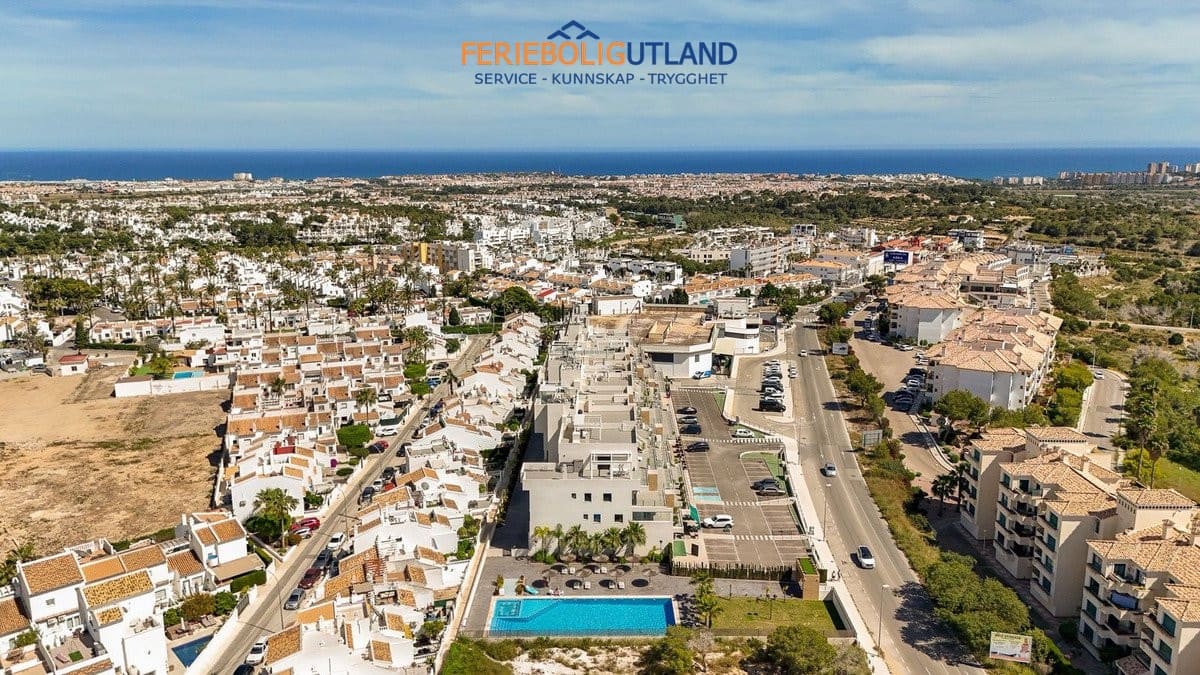 Ático de 2 habitaciones en Villamartin en venta con piscina garaje - 375.000 € (Ref: 10079003)