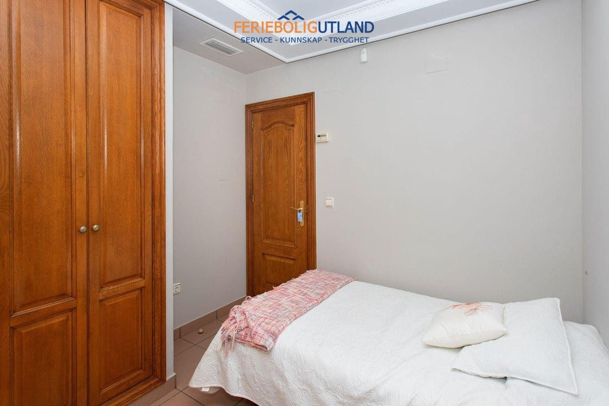 4 soveværelse Villa til salg i Torrevieja med swimmingpool garage - € 525.000 (Ref: 10079009)