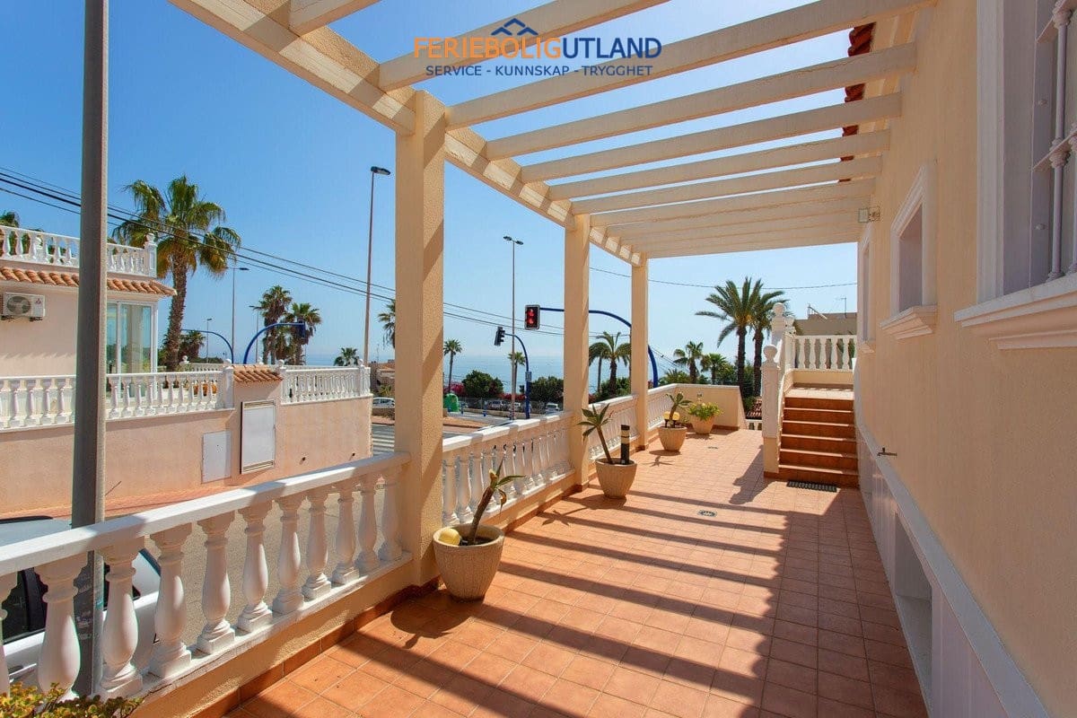 4 soveværelse Villa til salg i Torrevieja med swimmingpool garage - € 525.000 (Ref: 10079009)