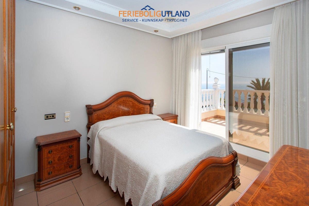 4 soveværelse Villa til salg i Torrevieja med swimmingpool garage - € 525.000 (Ref: 10079009)