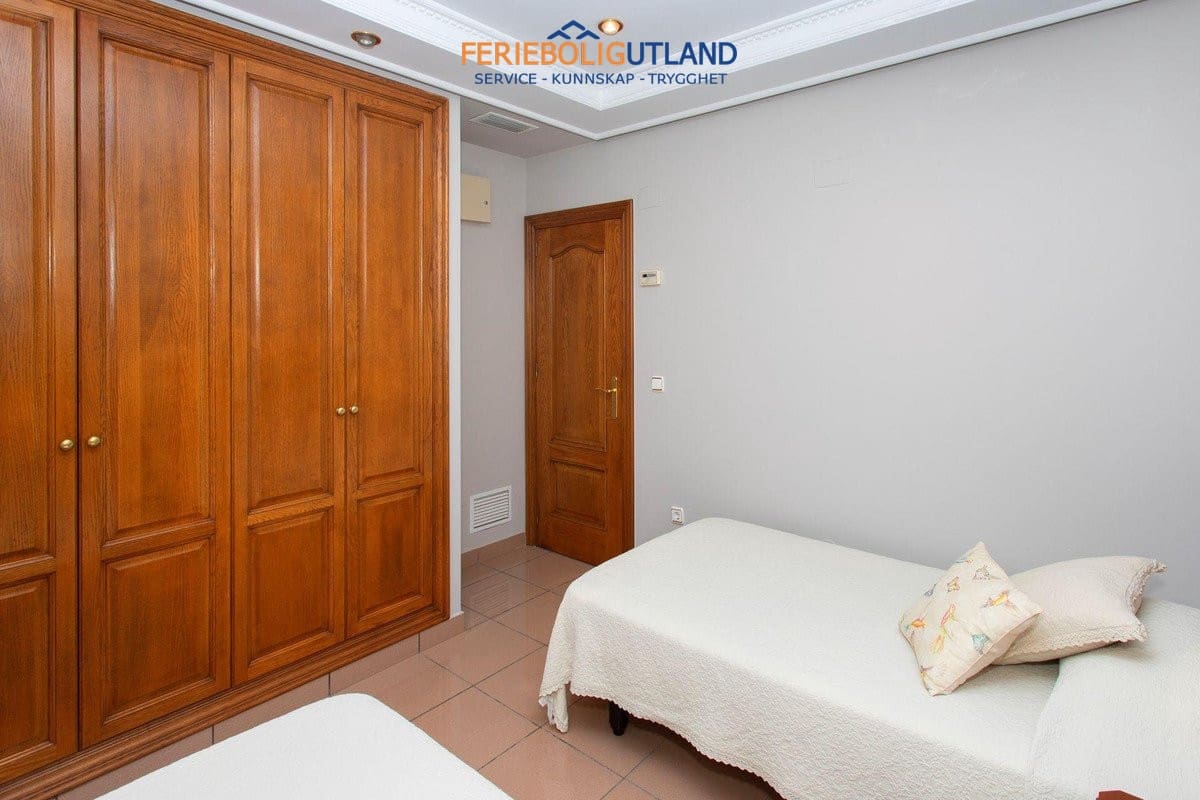 4 soveværelse Villa til salg i Torrevieja med swimmingpool garage - € 525.000 (Ref: 10079009)
