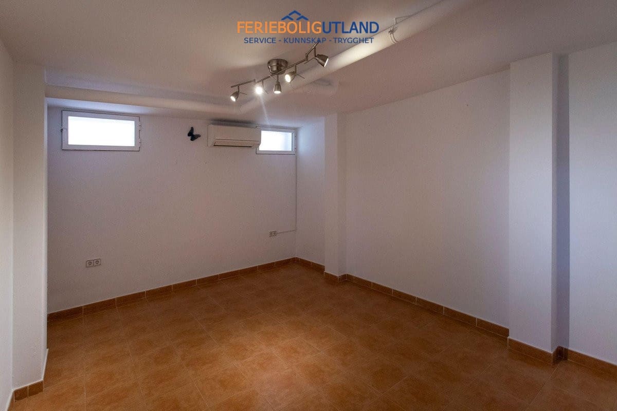 4 soveværelse Villa til salg i Torrevieja med swimmingpool garage - € 525.000 (Ref: 10079009)