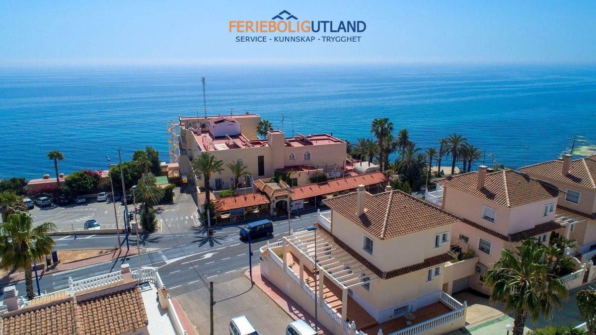 4 soveværelse Villa til salg i Torrevieja med swimmingpool garage - € 525.000 (Ref: 10079009)
