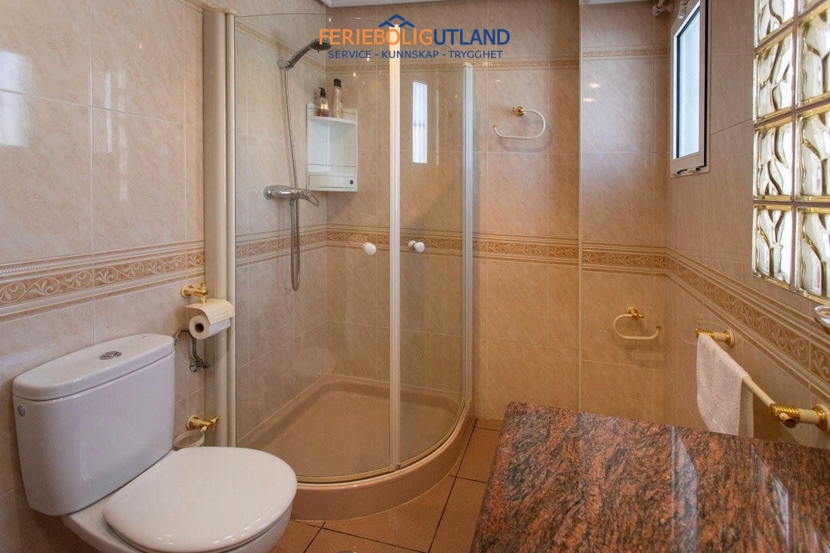 4 soveværelse Villa til salg i Torrevieja med swimmingpool garage - € 525.000 (Ref: 10079009)