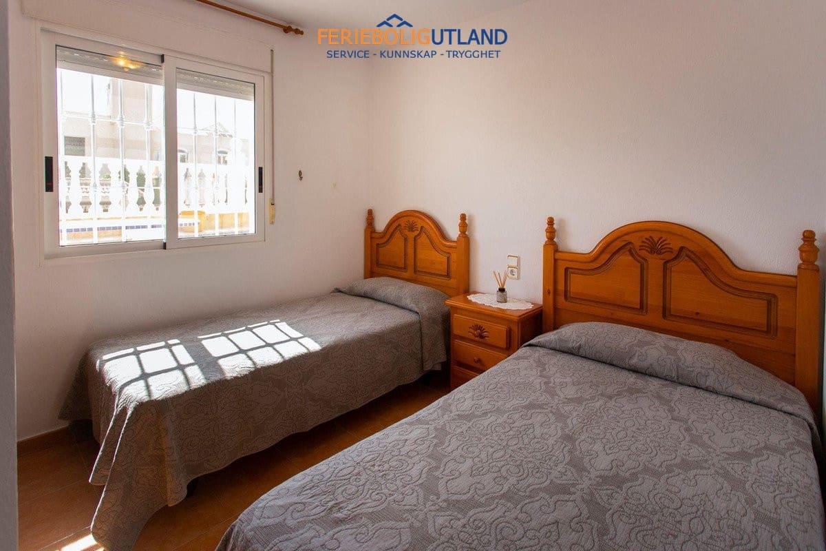 4 soveværelse Villa til salg i Torrevieja med swimmingpool garage - € 525.000 (Ref: 10079009)