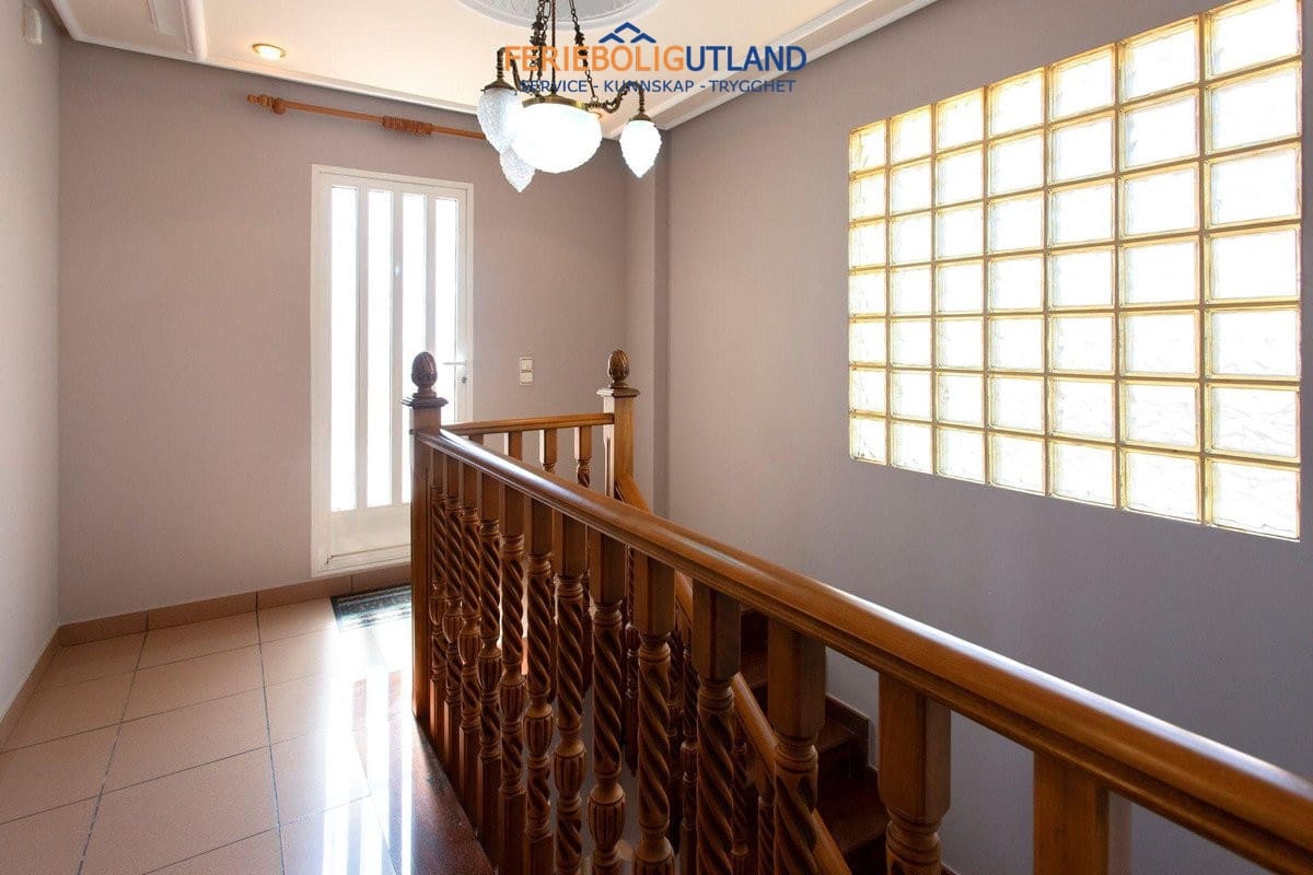 4 soveværelse Villa til salg i Torrevieja med swimmingpool garage - € 525.000 (Ref: 10079009)
