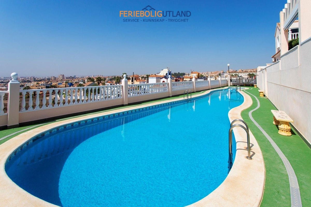 4 soveværelse Villa til salg i Torrevieja med swimmingpool garage - € 525.000 (Ref: 10079009)