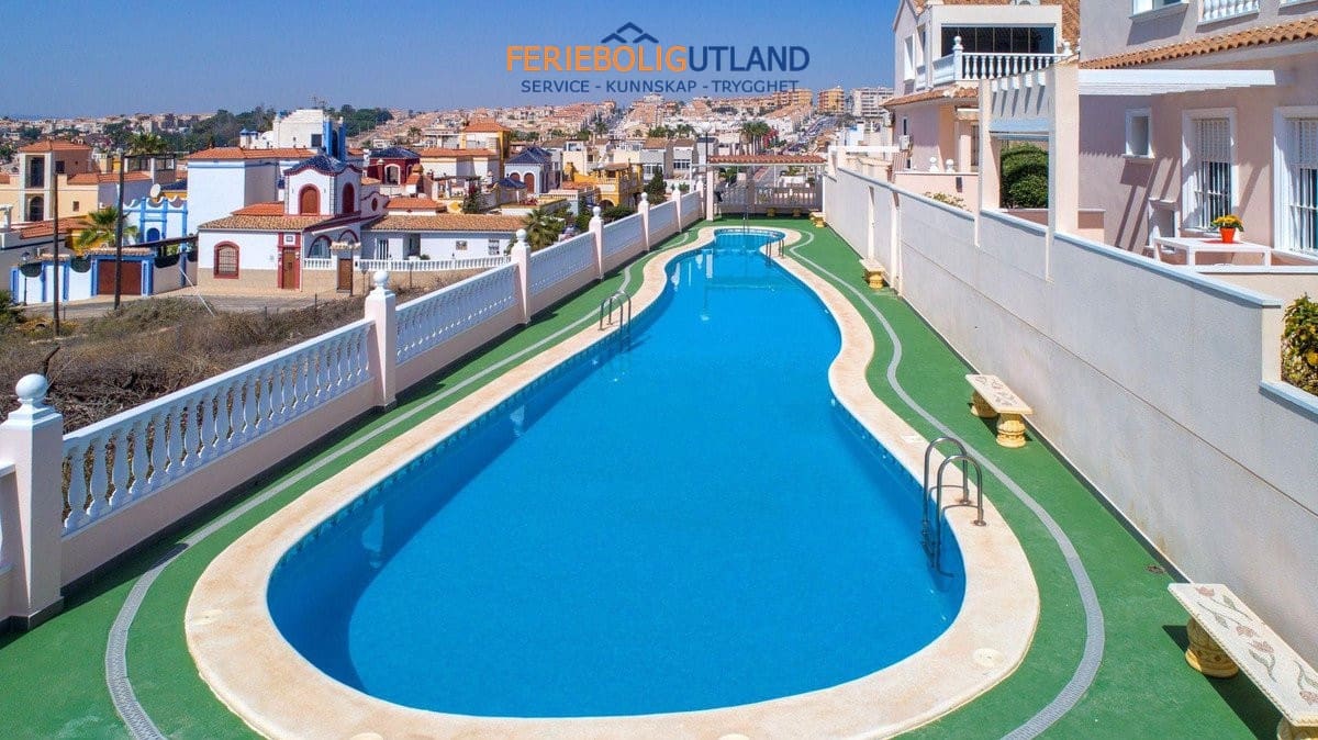 4 soveværelse Villa til salg i Torrevieja med swimmingpool garage - € 525.000 (Ref: 10079009)