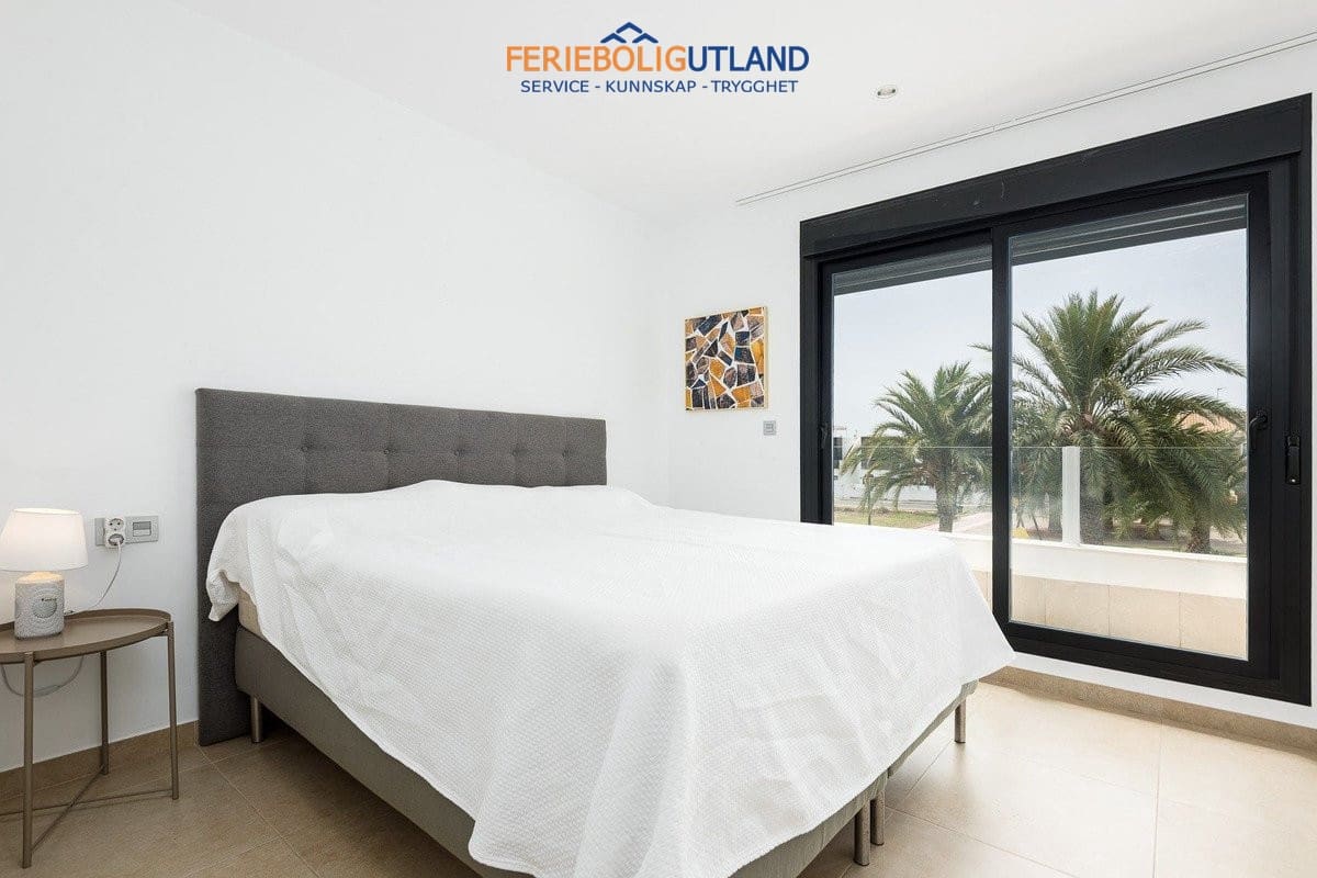3 quarto Moradia para venda em San Pedro del Pinatar com piscina - 400 000 € (Ref: 10079010)