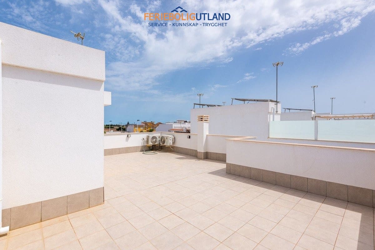 3 quarto Moradia para venda em San Pedro del Pinatar com piscina - 400 000 € (Ref: 10079010)