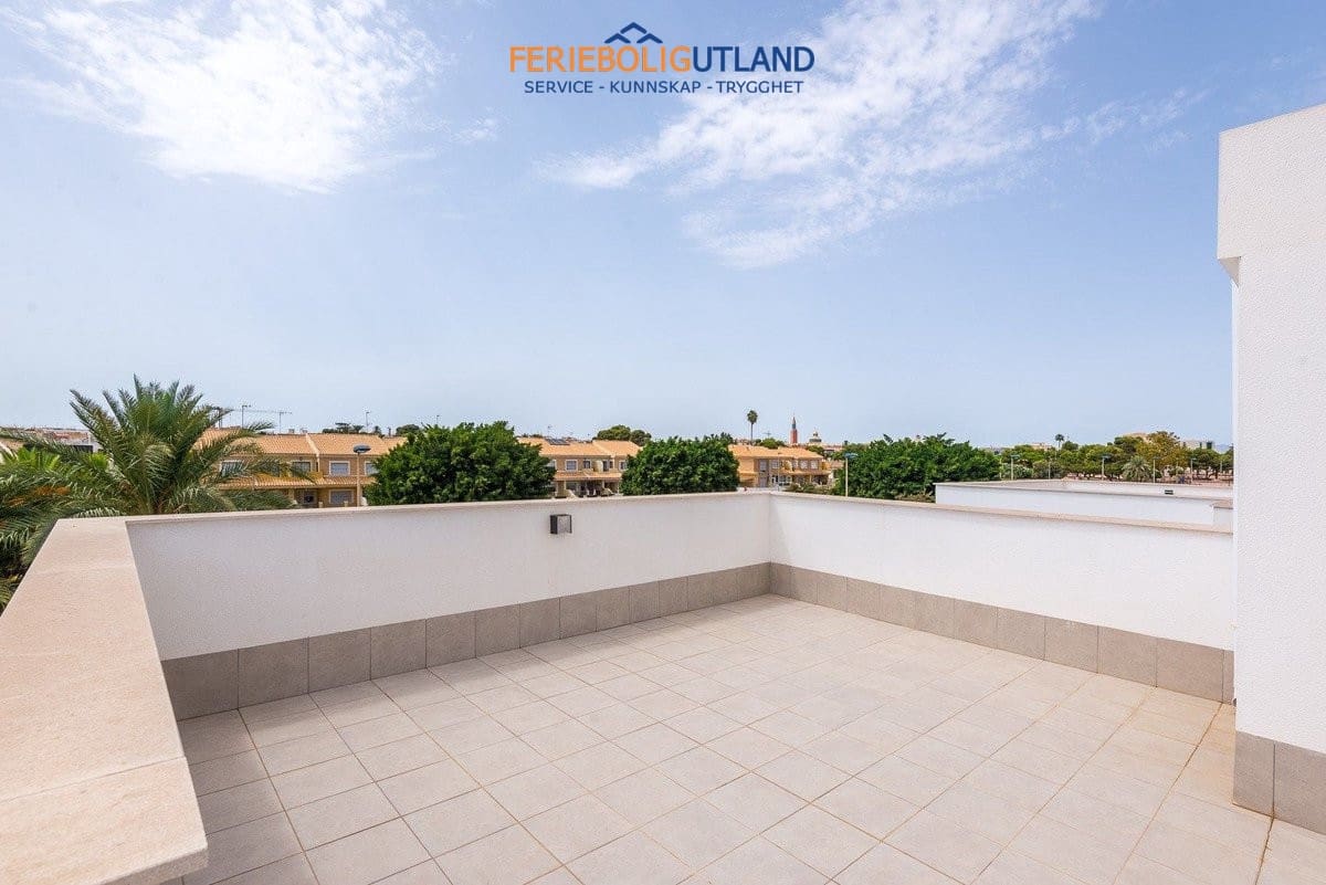 3 quarto Moradia para venda em San Pedro del Pinatar com piscina - 400 000 € (Ref: 10079010)
